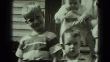Middletown Pennsylvania (1975): Family Picture Kid Runs Off After Picture Taken