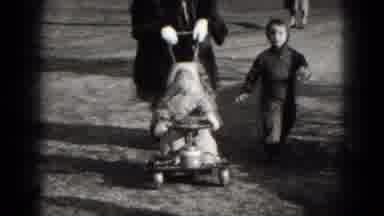 Middletown Pennsylvania (1975): Young Mothers Are Walking Threw The Park With