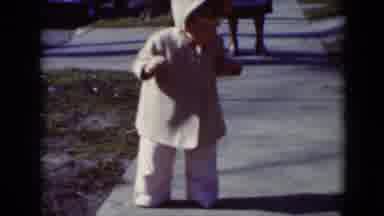 Middletown Pennsylvania (1975): The Children Is Playing In The Garden And Wearing
