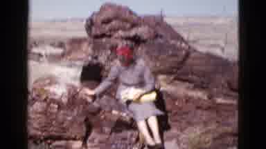 Arizona USA (1953): The Distracted Lady Who Suddenly Looks And Smiles At The