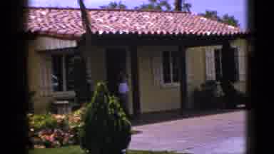 New Mexico USA (1953): Nice House With Piscine Garden And The Owner Go Around