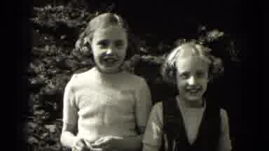 Milwaukee Wisconsin (1953): Two Babies Watch A Baby Chewing Gum And Lay Eggs