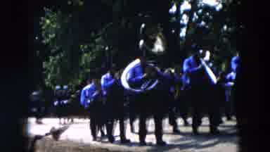 Hicksville New York (1955): Blue Marching Red Car Synchron Walking White Gloves