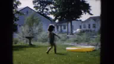 Hicksville New York (1955): A Little Girl Try To Play To Set The Tub In