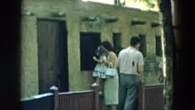 Hicksville New York (1957): More Than 20 Peoples Are In The Birds Seeing Place