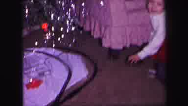 Lynbrook New York (1971): The Little Child Well Played In The Inside Of The House