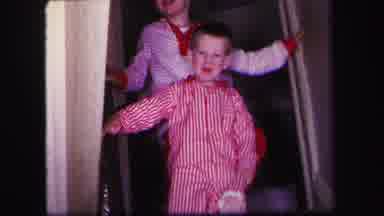 Lynbrook New York (1971): The Three Children Are Holding The Stairs Of The