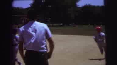 Lynbrook New York (1973): Chico Corriendo En Circulo Antes Que Cojan La Pelota