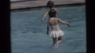 Camden New Jersey USA (1959): The Two Childrens Are Playing In The Water And The