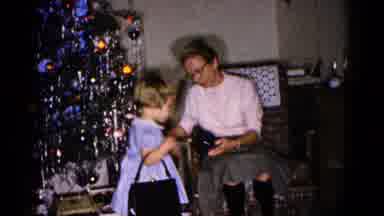 Hagerstown Maryland USA (1959): Home Video Of Mother And A Young Girl Opening