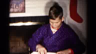 Hagerstown Maryland USA (1959): A Person Open The Box And Pick The Things And