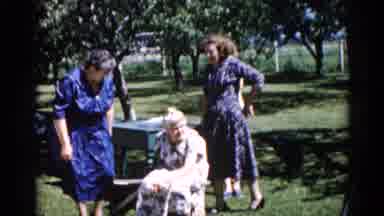 Illinois USA (1962): Four Ladies Are Talking In The Garden Very Interesting