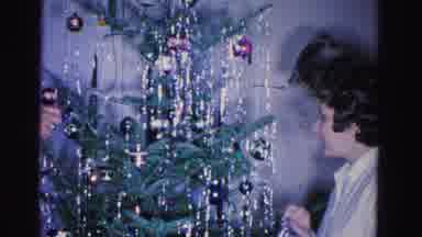Hagerstown Maryland USA (1962): Hanging Tinsel Old School