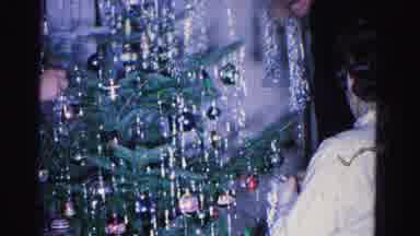 Hagerstown Maryland USA (1962): The Peoples Are Decorating The Trees For