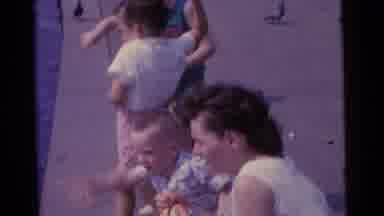 Camden New Jersey USA (1961): Four Baby Are Put Stone In The Sea Other Lady