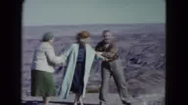 Nevada USA (1960): 2 Girls And 1 Men Are Joking They Pretend To Throw A Woman Off