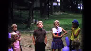 Cold Springs New York USA (1963): The Childrens Are Join Together And Discussing