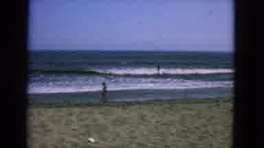 San Francisco California (1963): The Sea Wave Is Raising And Enjoy Themselves