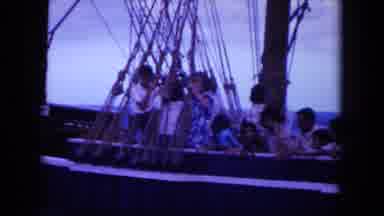 Oahi Hawaii (1964): The Children Were Living On The Boat To Watch The Fish