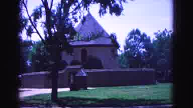 Williamsburg Virginia USA (1964): House With A Large Garden Arboleas Behind And