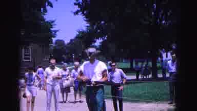 Williamsburg Virginia USA (1964): Man With A Gun And English Hat Of The Old Guard