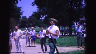 Williamsburg Virginia USA (1964): Packing Vintage Gun