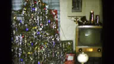 Clarksdale Arizona USA (1968): Film Of A Christmas Tree And Children Ready To Open