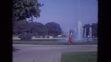Lincoln Park Illinois USA (1972): View Of A Water Fountain In Front Of An Imposing