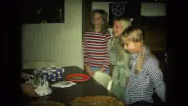 Fort Wayne Indiana (1976): Lots Of Children In A Home Getting Plates In
