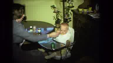 Fort Wayne Indiana (1976): The Baby Are Eating In The Mother On The Chair