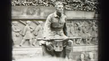 Edinbourgh Scotland (1952): A Statue Of The War