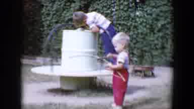Tucson Arizona USA (1958): Tub With A Watered Babies