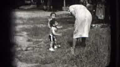 New Hampshire USA (1942): Two Small Kids And A Woman Wearing A White Dress