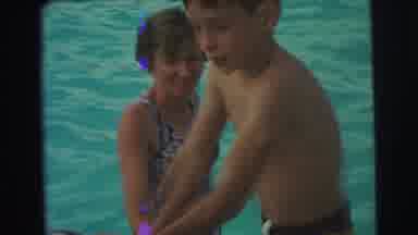 Yellowstone Wyoming USA (1971): Mother With Bobbed Hairstyle And His Child On A