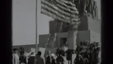 San Francisco California (1937): I See A Lot Of People Outside Loot At A Wonderful