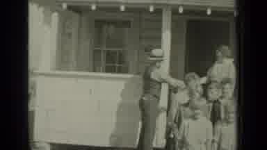 Klamath California (1937): The Kids Are Leaving The House