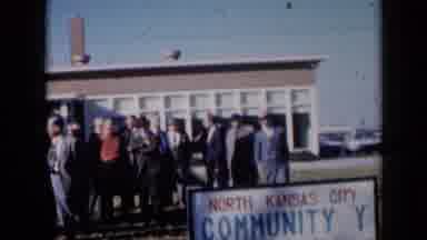 Missouri USA (1961): Many People Standing Outside Building In Front Of Sign North