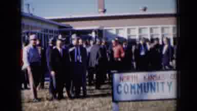 Missouri USA (1961): A Large Number Of Men In Hats Gather Outside A Building