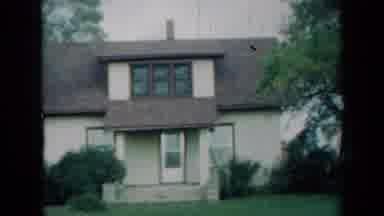 Missouri USA (1961): A White House With Three Windows A Door A Vast Lawn And Big