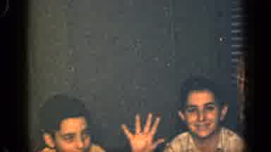 New York (1948): Kids Waving At The Camera As The Camera Pans Around