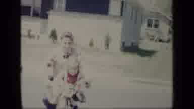 New York (1948): Kids Playing On A Bike And Walking In The Yard