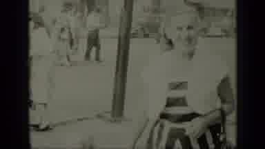 New York (1949): A Women Holding The Hand Of A Child Walks Towards The Camera