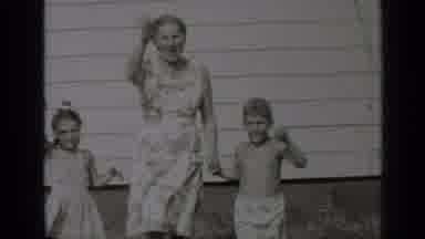 New York (1947): Woman And Two Children Wave At Camera On A Bright Sunny Day