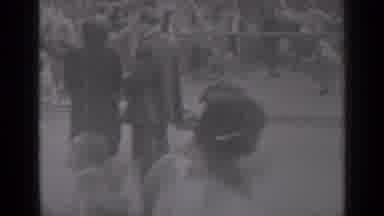 New York (1947): Mom And Daughter Enjoying Time Together And Having Fun On A