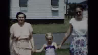 New York (1950): Two Small Children In A Bathtub Mom Lifts Smaller One Out And
