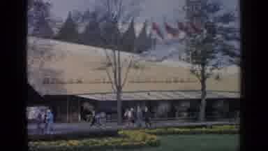 Flushing Meadows New York (1964): Tourists Touring A Place Of Intrest