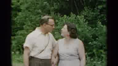 New York USA (1954): White Dressed Man And Woman Kissing And Kids Having Fun With
