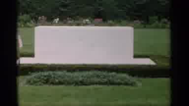 Jones Beach New York (1956): A Very Beautiful Garden With Lots Of Plants And