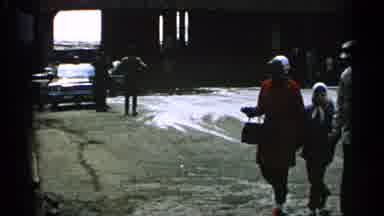 Minnesota USA (1965): Vintage Film Of Four Person Family Walking In front Of A