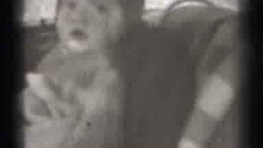 New York (1939): Young Baby Looking Round In Car Set